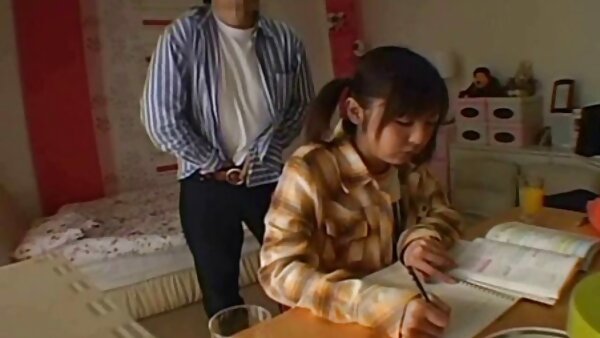 یوو ماهیرو، دختر ژاپنی گره خورده، بیدمشک خود را مجازات می دانلود فیلم سکسی مادر وپسر کند