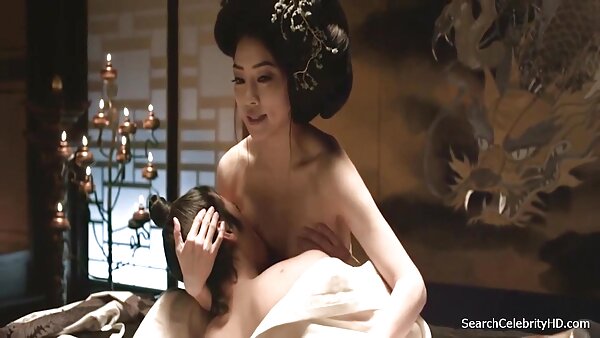 عوضی ژاپنی آکینا دانلود فیلم سکسی مادر وپسر هارا یک اسباب بازی است که در یک اتاق سخنرانی کالج لعنت شده است